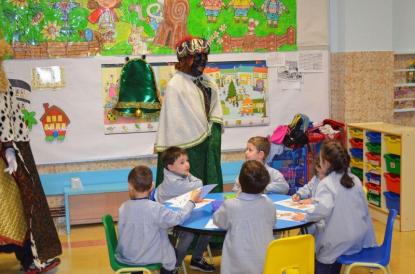 Visita de los Reyes Magos al colegio (ANPA) - Foto 4